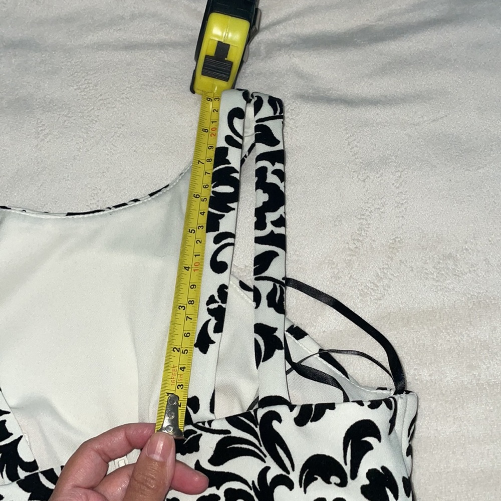 Black & White Velvet Textured Damask Filigree Dress - Picture 10 of 11